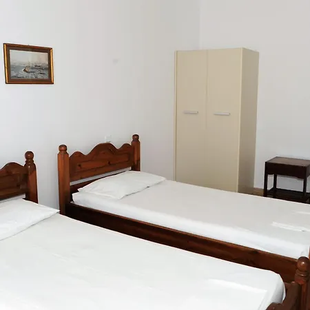 Apartament Captains & *